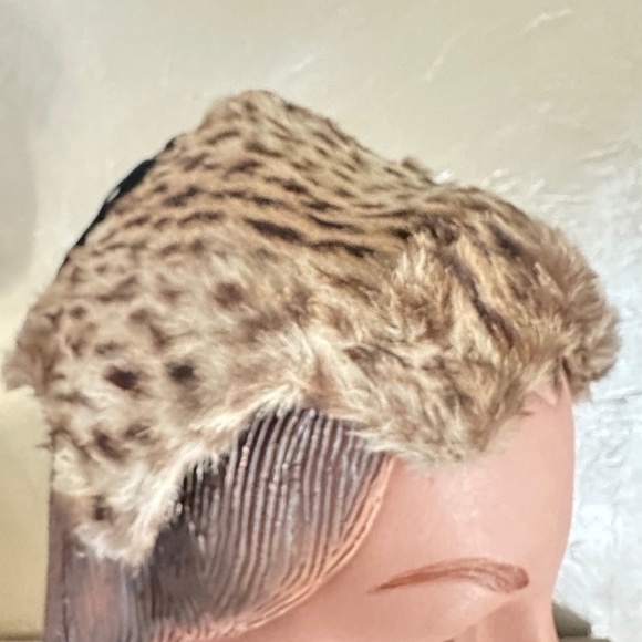 STYLISH 1950s\'  LEOPARD FUR CAP IN A \
